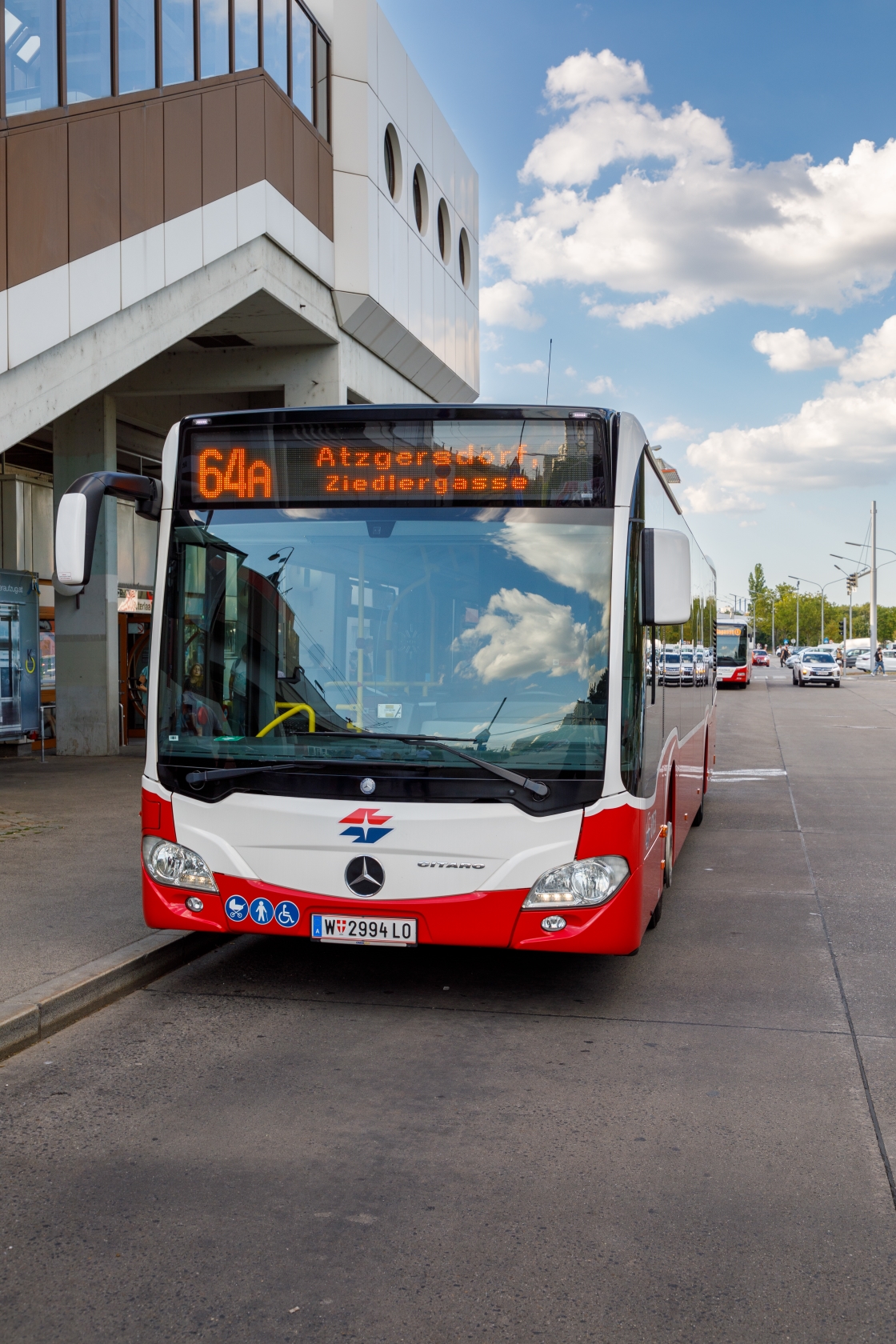 Die Wiener Linien erweitern ihr Busnetz in Liesing, um die Fahrgäste noch besser an U-, S- und Badner Bahn anzuschließen. Dafür werden zwei Buslinien neu geschaffen - 61B und 64B - und zwei bestehende Linien neu organisiert - 61A und 64A.