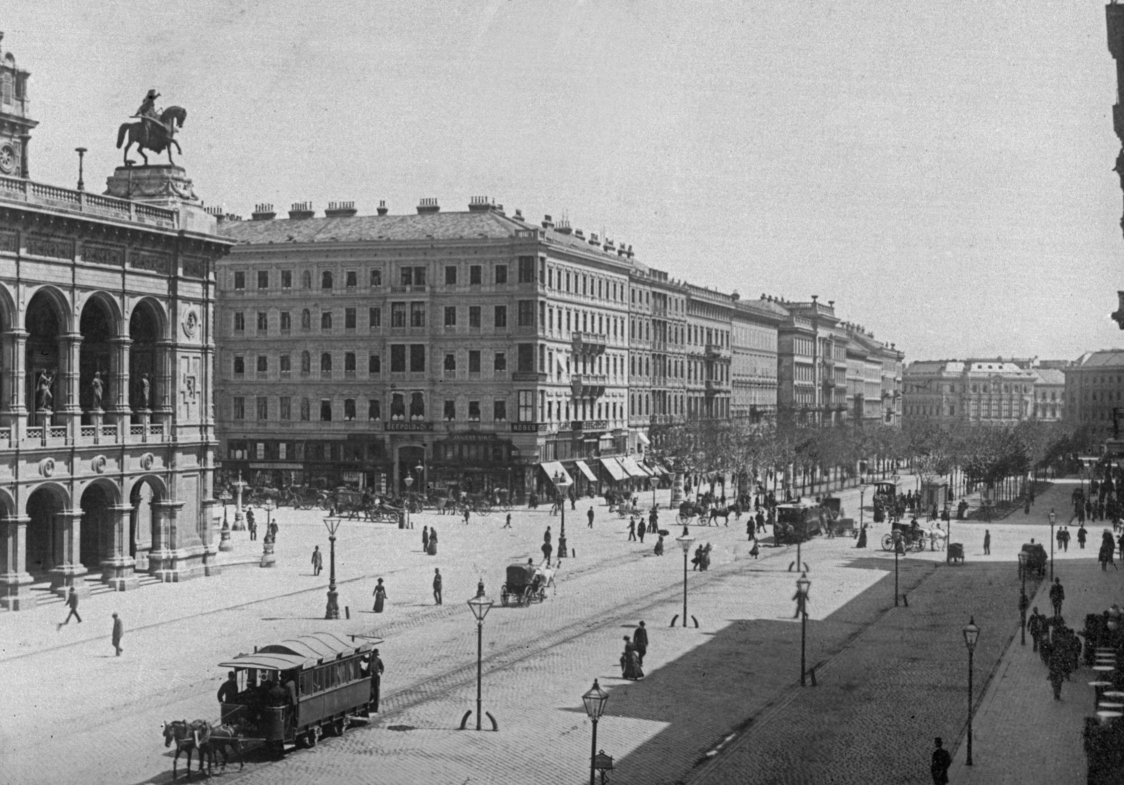 Pferdetramway am Ring bei der Oper um 1890