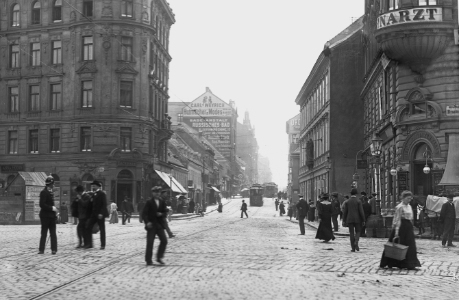 Fasangasse, Rennweg um 1905, im Hintergrund ein Zug der Type G, Linksverkehr, noch keine Liniennummer,