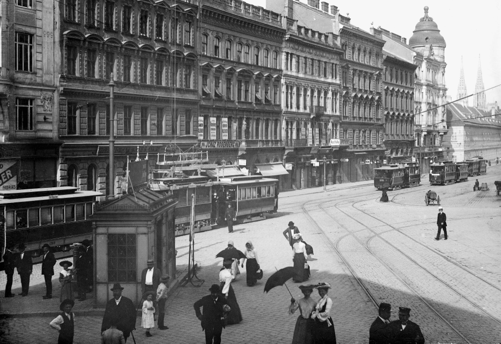 Alserstraße-Skodagasse mit Zügen der Type G und D1 und Beiwagen o und b1 um 1905