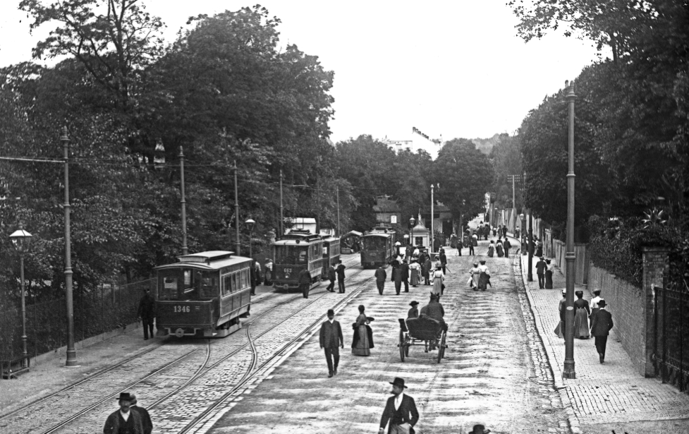 Pötzleinsdorf, damalige Endstelle um 1905, heute Linie 41,ein Beiwagen der Type o1 und dahinter ein Triebwagen der Type G