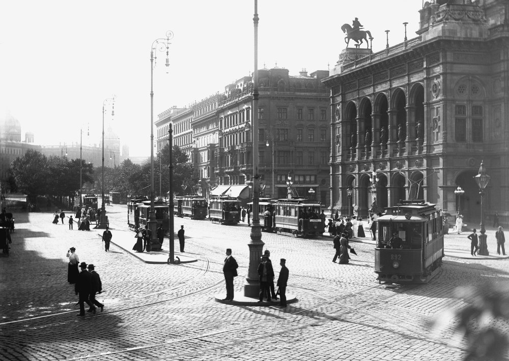 Bereich Kärntner Ring Oper, mit Straßenbahnen der Type G und  p2 um 1905