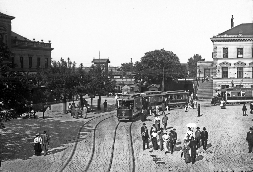 Type G und zwei Beiwagen der Typen a und t am Nußdorfer Platz in Nußdorf um 1906