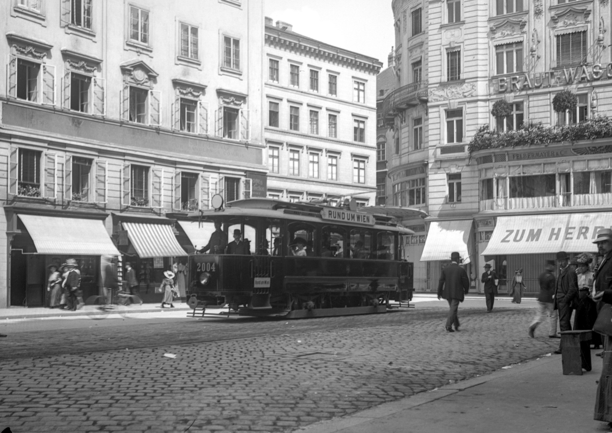 Triebwagen 2004, der Type G2, in der Endstelle - Neuer Markt, um 1911.