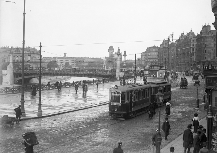 Triebwagen 2295, Type K mit Beiwagen Type k als Linie AK am Franz-Josefs-Kai unterwegs, 1913