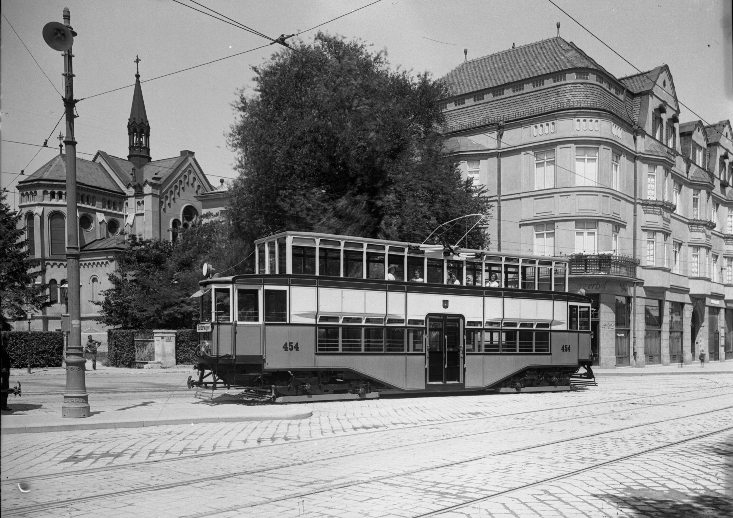 Triebwagen 454, der Type F, in Lainz, im Jahr 1914, unterwegs