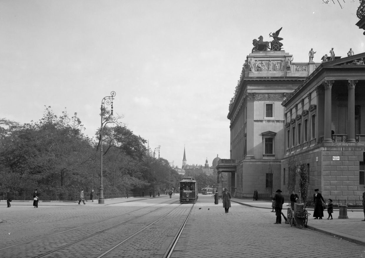 Triebwagen 627, Type G in der Stadiongasse als Linie J im Jahr 1915 unterwegs