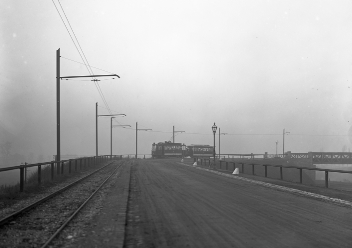 Triebwagen 2169,  Type H und Beiwagen 1354, Type o, als Linie 132 am Eisenbahnerberg um 1925 unterwegs