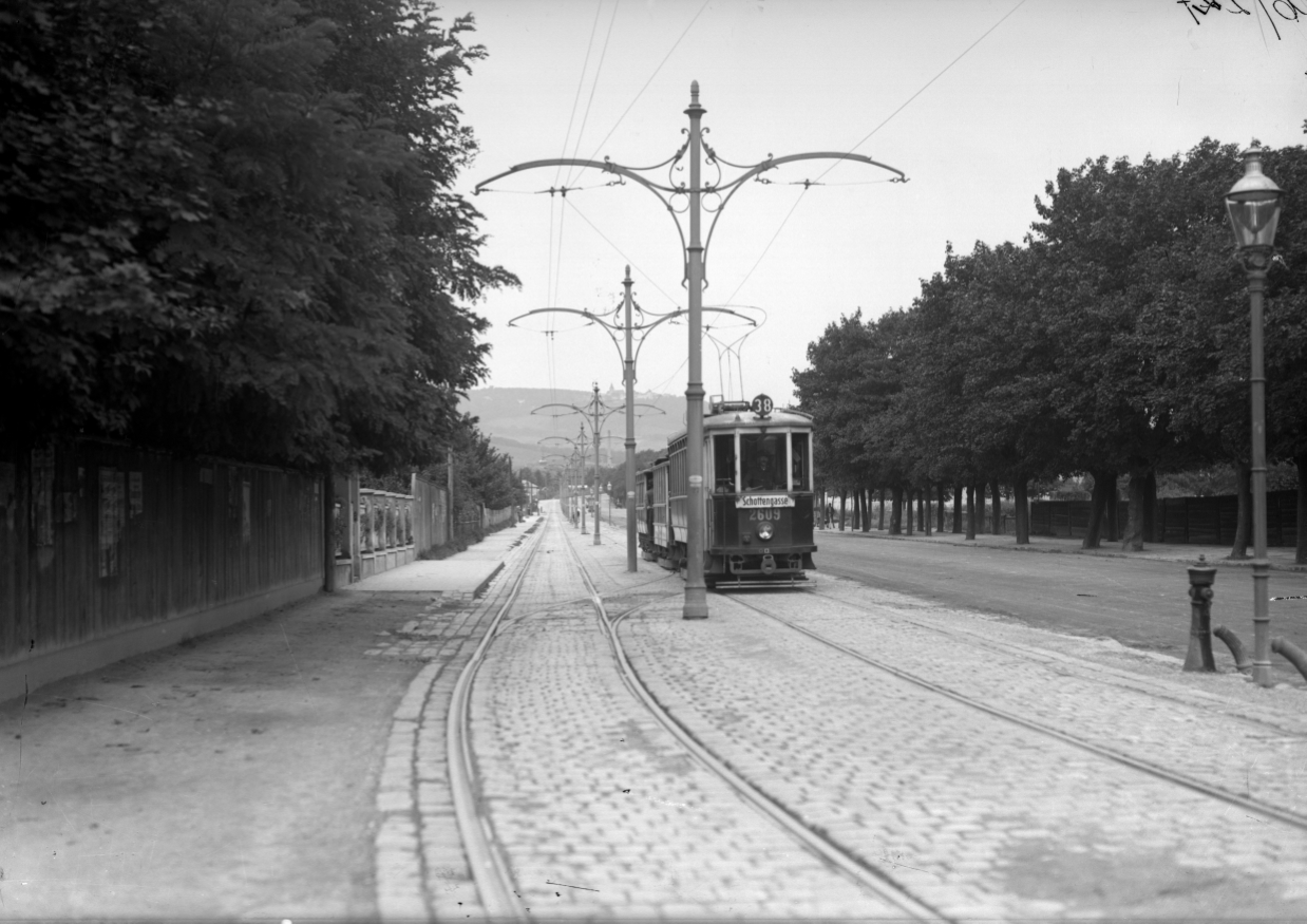 Triebwagen 2609, der Type L, als Linie 38, in der Grinzinger Allee, um 1929, unterwegs