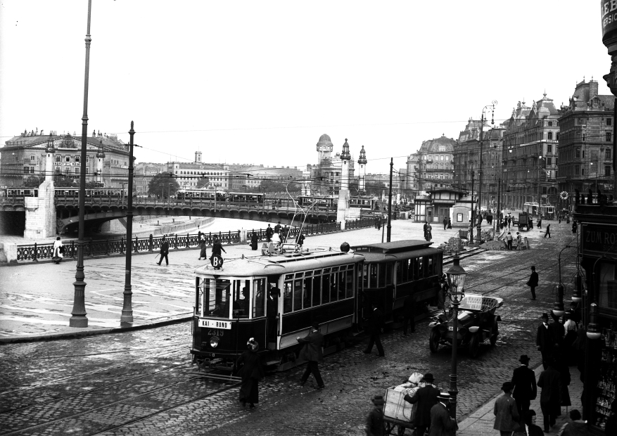 K-Triebwagen 2319 mit k-Beiwagen Linie BK am Kai bei der Ferdinandsbrücke (heute Schwedenplatz)