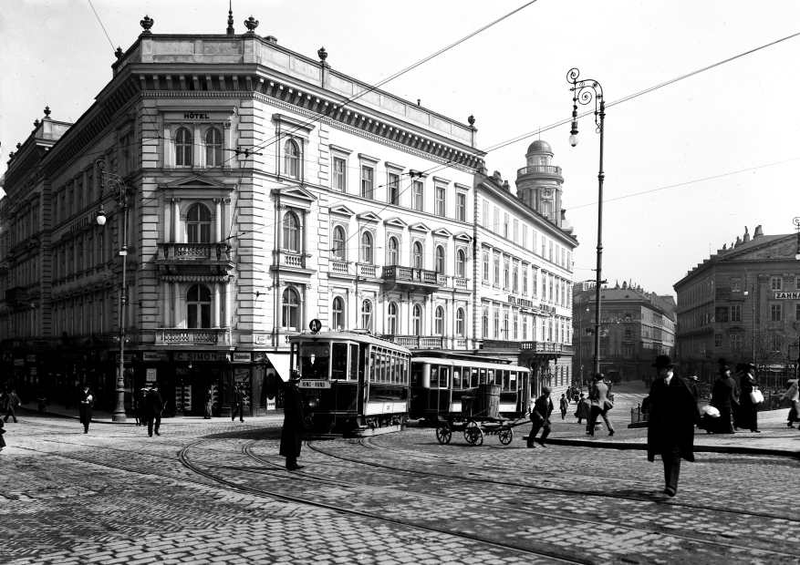 Taborstrasse - Praterstrasse von der Ferdinandsbrücke (heute Schwedenbrücke) aus fotografiert. Triebwagen Type K Nr. 2351 mit Beiwagen Type k auf Linie AR 1913