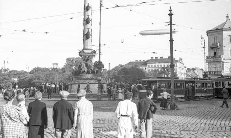 Flug des Zeppelins am 12.Juli 1931 über Wien am Praterstern