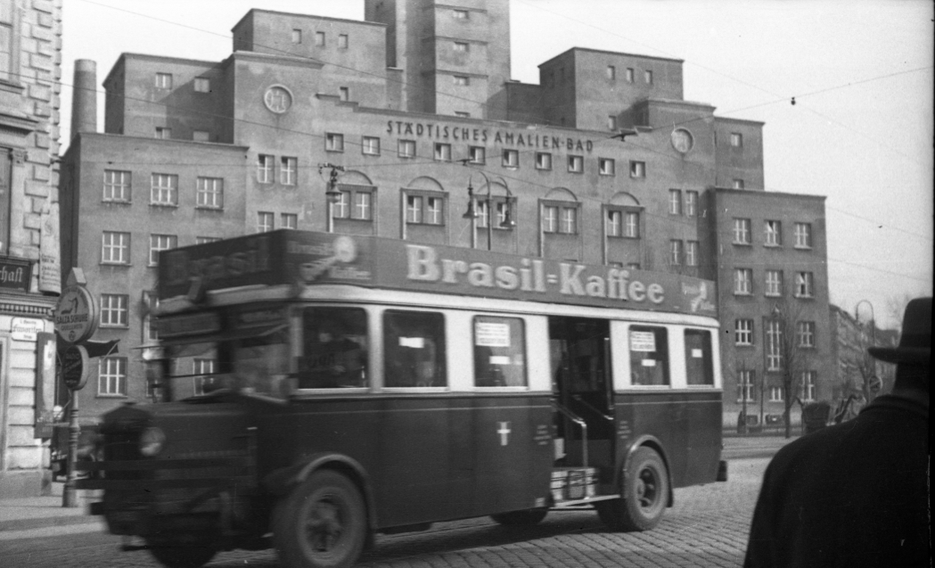 Aufnahme eines alten Busses WIVO im 10.Bezirk beim Amalienbad