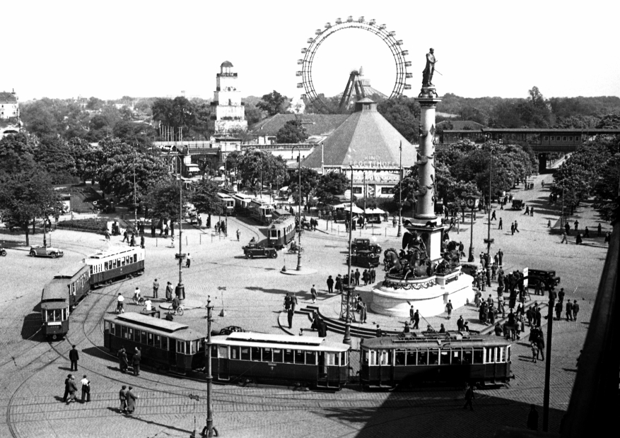 Der Praterstern in den 30er Jahren mit K- und M- Triebwagen, sowie g und k Beiwagen