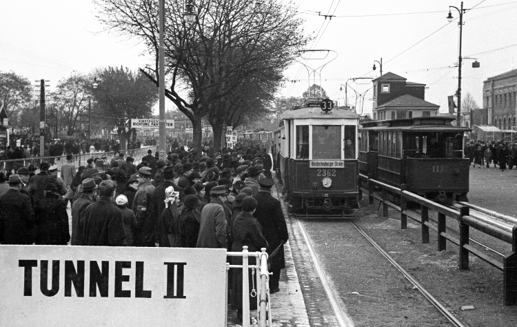 Zentralfriedhofsverkehr 1939 beim 2.Tor Simmering