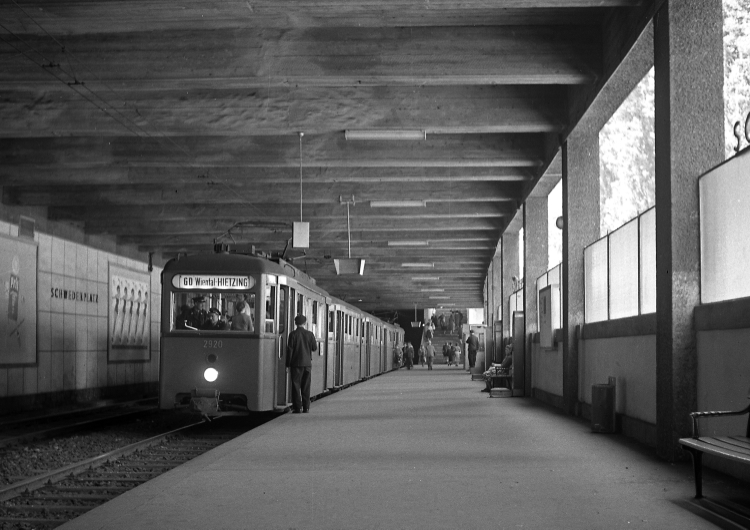 Station Schwedenplatz der Stadtbahn,  N1 Garnitur, Mai 1953