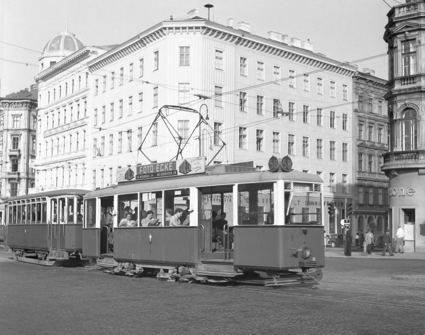 Zug der Linie 58 mit der Type A-k Mariahilferstraße, Getreidemarkt Fahrtrichtung Unter St.Veit Juli 1953