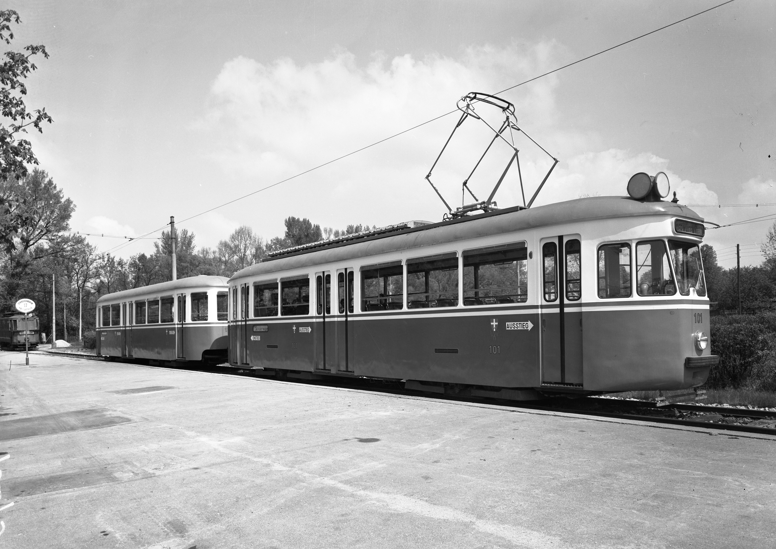 Großraumzug 101, der Type C beim Lusthaus, im Jahr 1954
