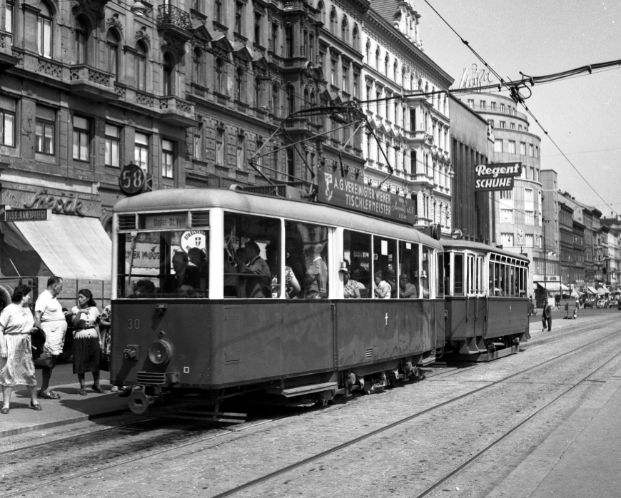Zug der Linie 58 mit der Type A-k Mariahilferstraße, Getreidemarkt Fahrtrichtung Unter St.Veit, April 1953