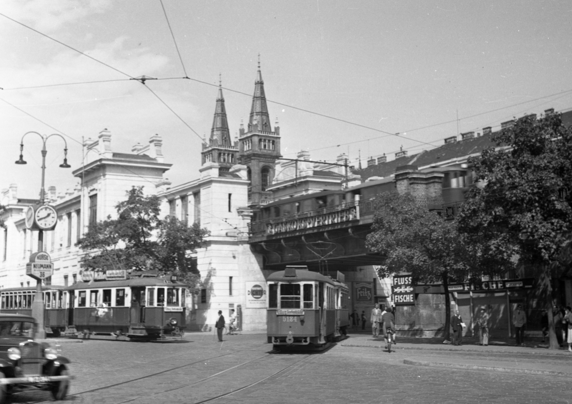 Station Josefstädterstraße der Stadtbahn mit Zügen der Linie J,118 und DG mit Typen m3-K, M-k2 und N-n, etwa 1954