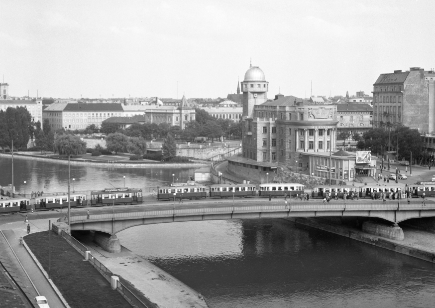 Aspernbrücke mit Ringlinien der Type M, Sommer 1958