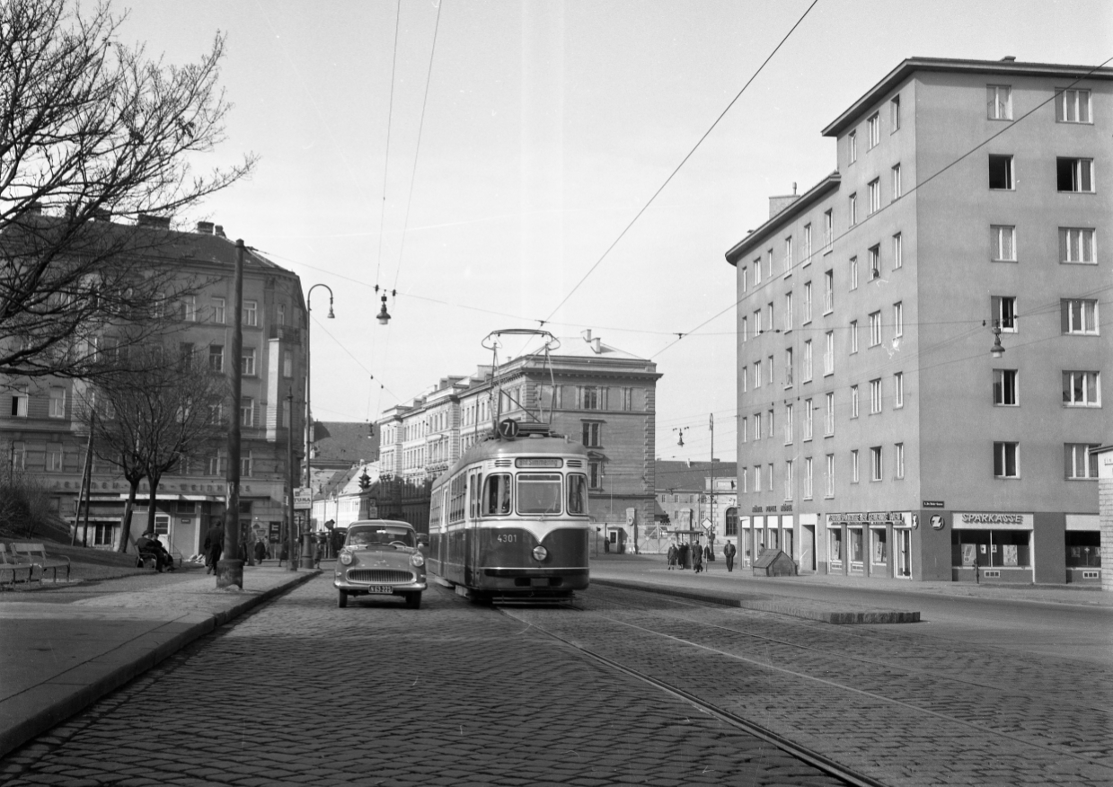 Triebwagen 4301, der Type D, bei einem seiner ersten Einsätze am Rennweg unterwegs, 1958