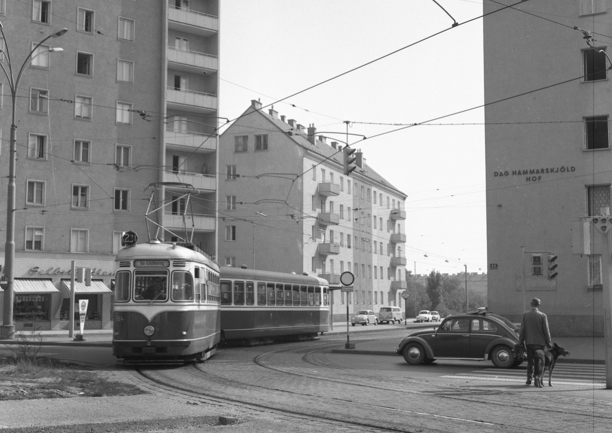 Linie 231 mit der Type L4-c3 Floridsdorf  Matthäus Jiszda Straße