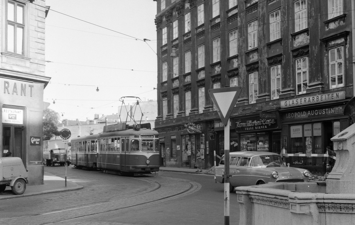 Linie 67 mit der Type L3-c2 bei der Paulanerkirche, Wiedner Hauptstraße, Juli 1962