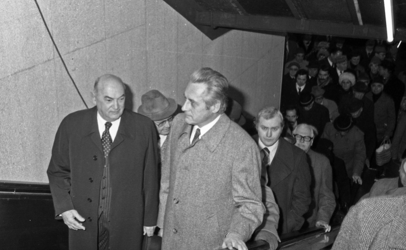 U1 Stationseröffnung  mit Bürgermeister Gratz und Nationalratspräsident Anton Benya im November 1978 auf der Rolltreppe in der Station Stephansplatz