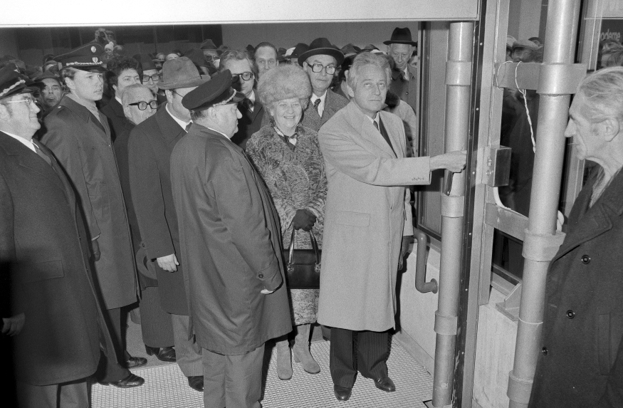 U-1 Verlängerung Stephansplatz-Nestroyplatz am 24.November 1979 durch Bürgermeister Leopold Gratz