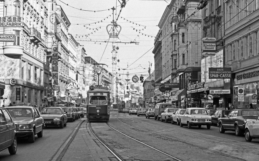 Zug der Linie 58 mit der Type E1 auf der Mariahilfer Straße November 1979