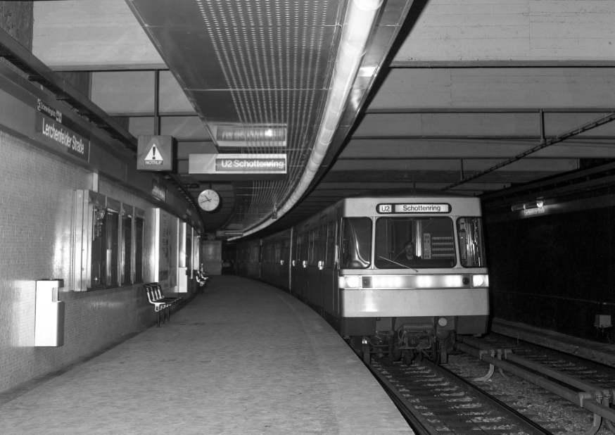 Die Linie U2 in der Station Lerchenfelderstraße