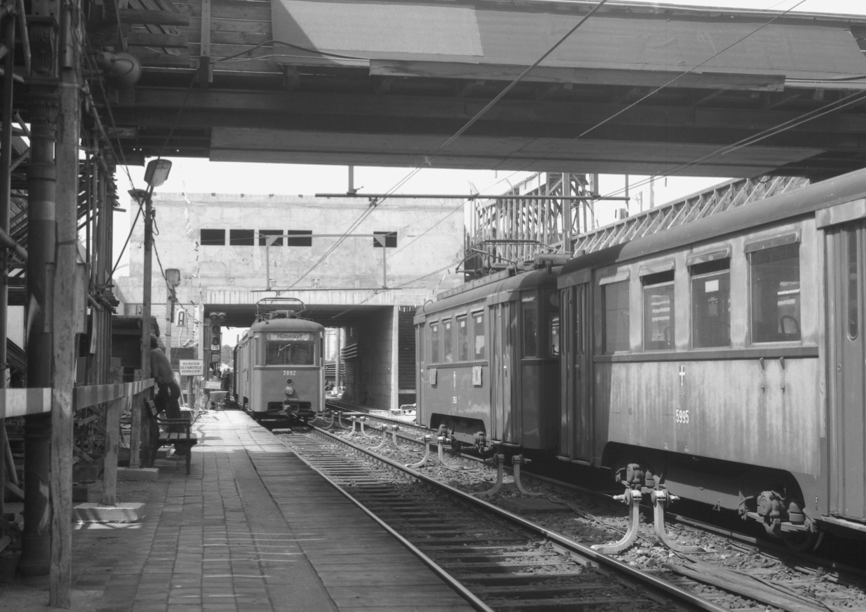 Stadtbahn mit Zug der Type N1-n1 Station Braunschweiggasse Umbau auf U-Bahn Betrieb, August 1981