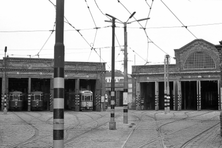 Remise Erdberg mit Zügen diverser Typen 1982. Späteres Museum der Wiener Linien.