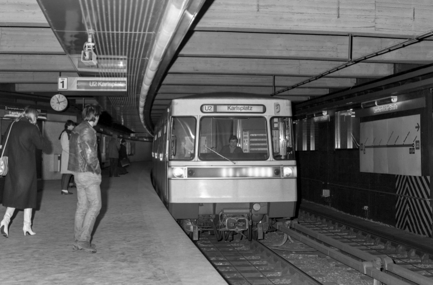 Die Linie U2 in der Station Lerchenfelderstraße