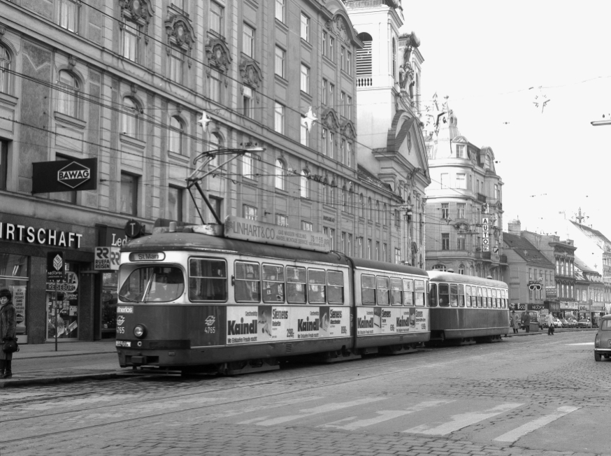 Straßenbahnzug der Type E1-c3 der Linie T, Landstraßer Hauptstraße, Rochusmarkt im November 1983