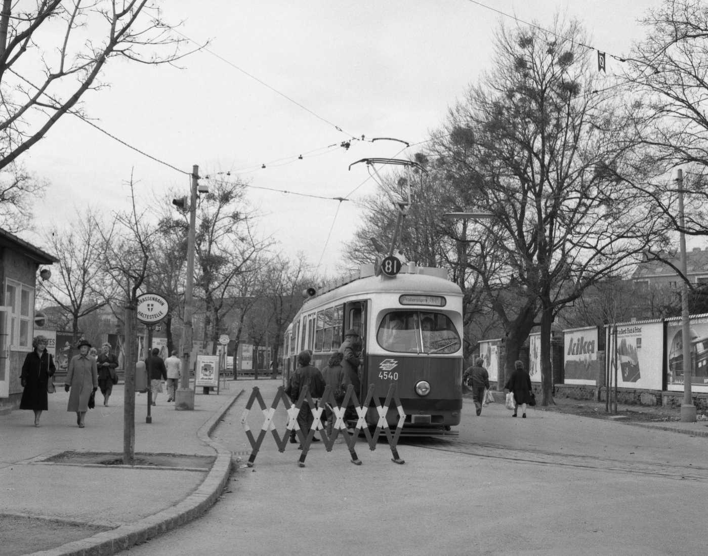 Linie 81 als Sonderlinie in der messeschleife,Prater  mit Type E1-c3 im März 1987, links kurz das Expedit zu sehen