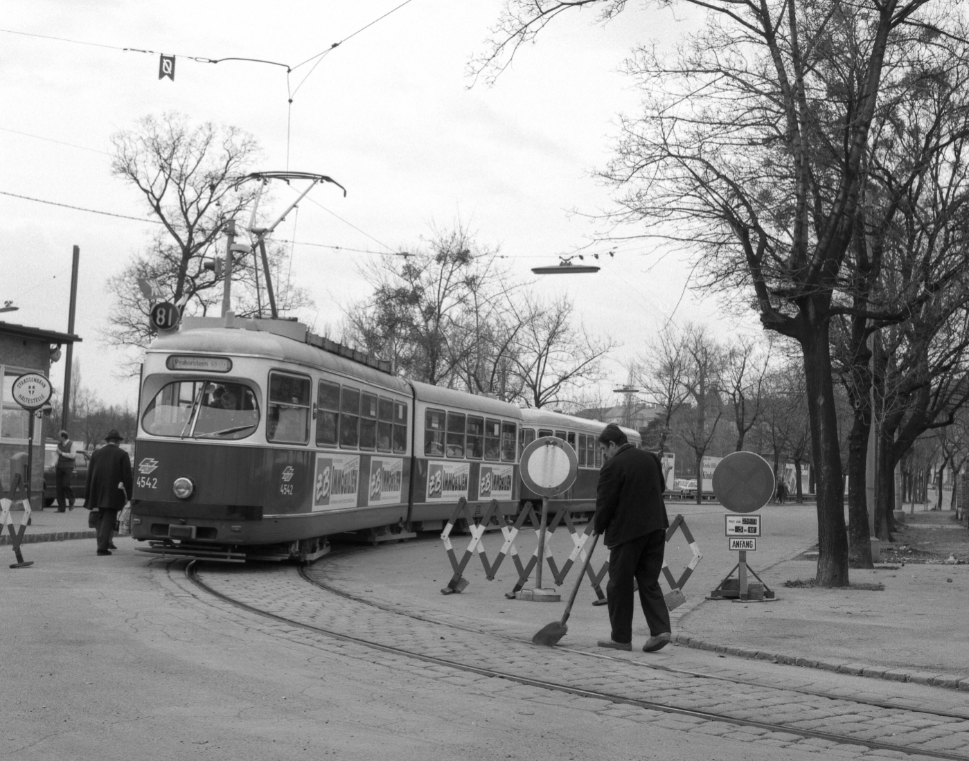 Linie 81 als Sonderlinie in der Messeschleife im Prater,Type E1-c3 im März 1987,