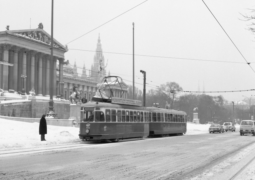 Linie D am Ring beim Parlament Jänner 1987