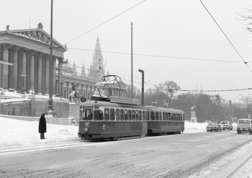 Linie D am Ring beim Parlament Jänner 1987