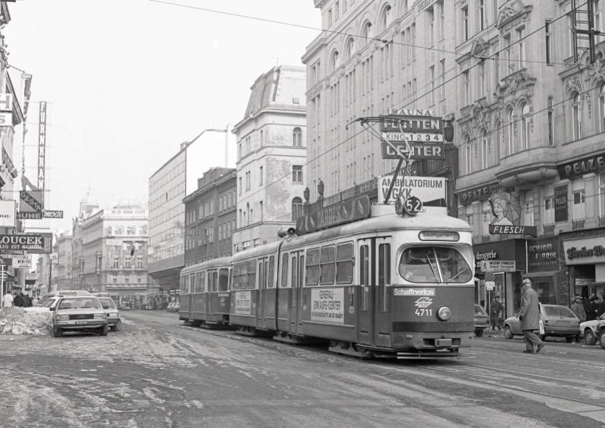 Zug der Linie 52 in der Mariahilfer Straße Fahrtrichtung Baumgarten