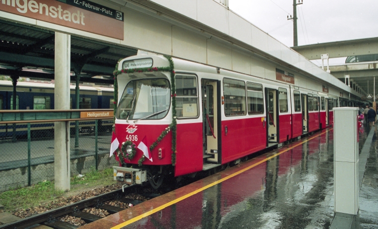 U6 Eröffnung von der Gumpendorferstraße zur Philadelphiabrücke am 7.Oktober 1989, Zug steht in Heiligenstadt bereit