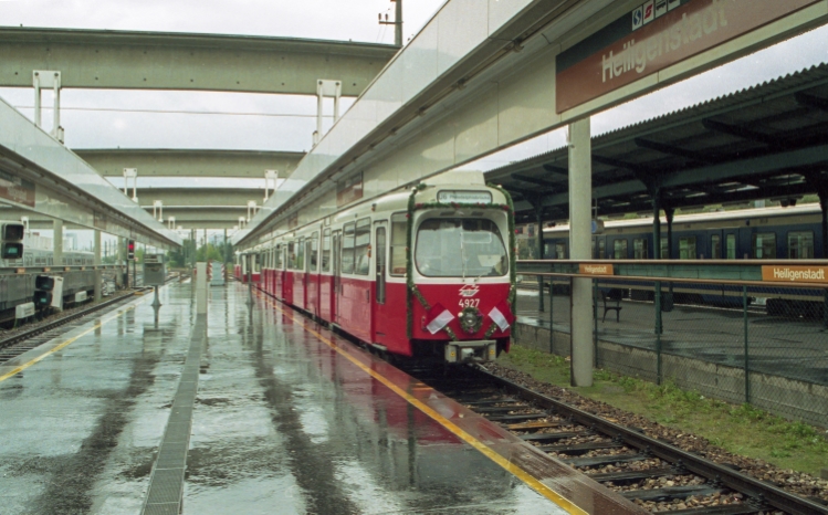 U6 Eröffnung von der Gumpendorferstraße zur Philadelphiabrücke am 7.Oktober 1989, Zug steht in Heiligenstadt bereit