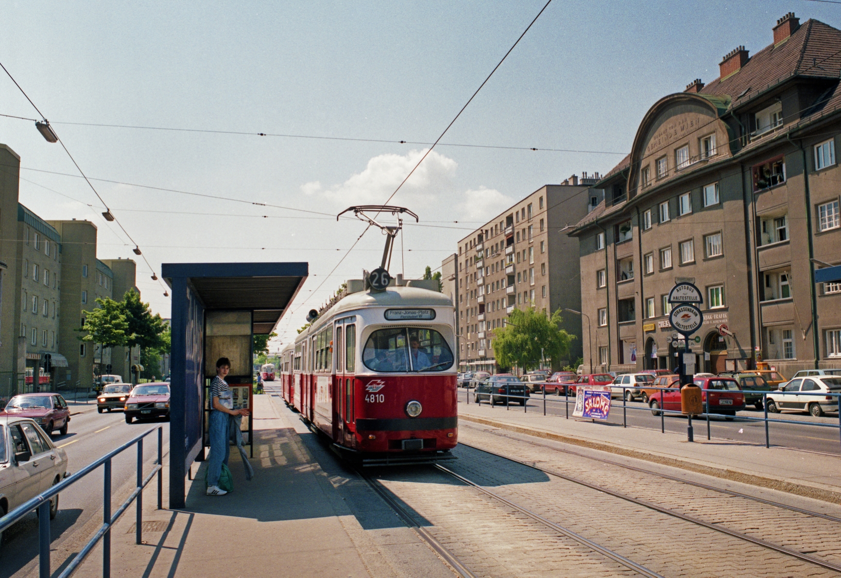 Triebwagen 4810 der Type E1 als Linie 26 in der Steigenteschgasse unterwegs, 1990