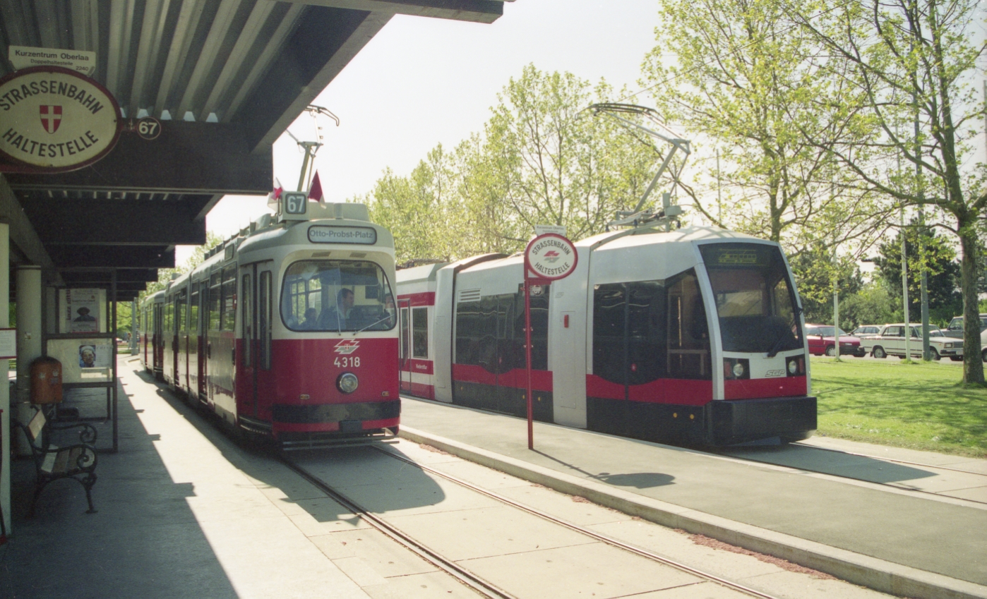 Ulf Versuchsträger 2.Ausführung mit Porsche-Design, Mittelteil Niederflurig und Heckteil c-Beiwagen in Oberlaa  und Linie 67 Type E2-c5 ,1994