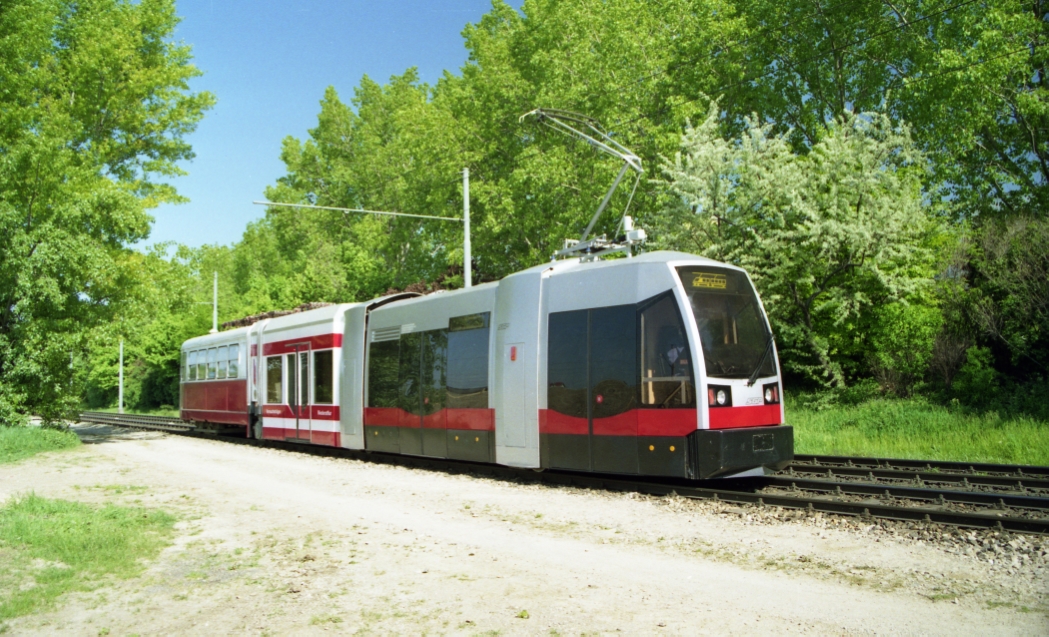 Ulf Versuchsträger 2. Ausführung mit Porsche-Design, Mittelteil niederflurig und Heckteil c-Beiwagen in Oberlaa 1994