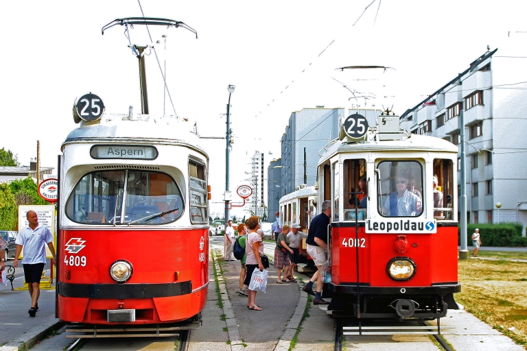 Straßenbahnlinie 25 nach Leopoldau am letzten Betriebstag den  21.Juli 2006, Type E1-c4 und  M-m3