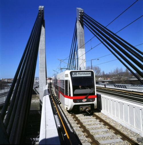 Zug der Linie U6 auf dem Weg nach Floridsdorf.