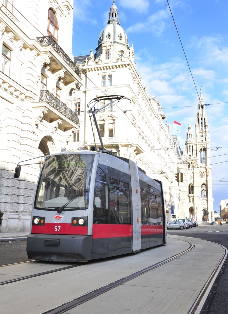 Um bei Sperren der Ringstraße einen ungestörten betreib der Linie J zu gewährleisten, wurde hinter dem Parlament eine neue Route für die Straßenbahn errichtet.