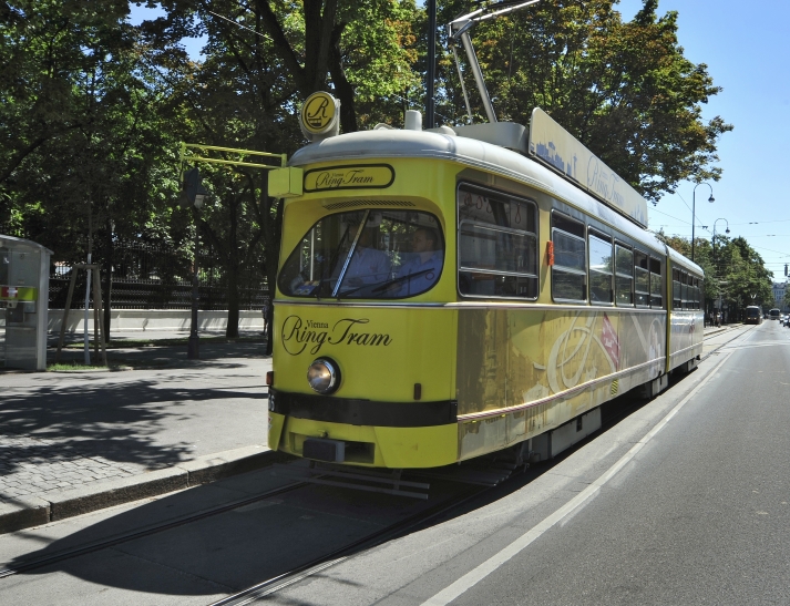 Vienna Ring Tram im Bereich Dr. Karl Renner Ring.